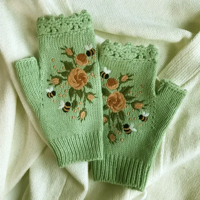 Women's Knitted Flower Gloves